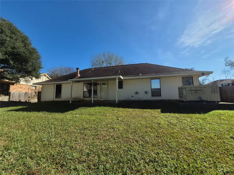 904 Cherry Hills Dr, Huntsville, TX 77340 - Image #2