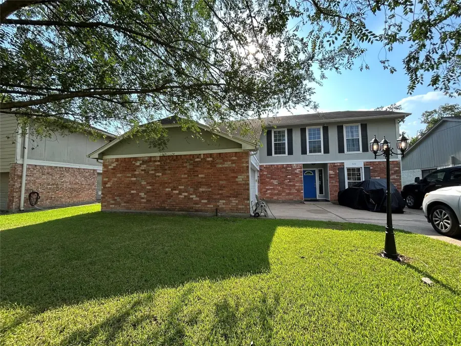305 Bull Run Drive, League City, TX 77573 - Image #2