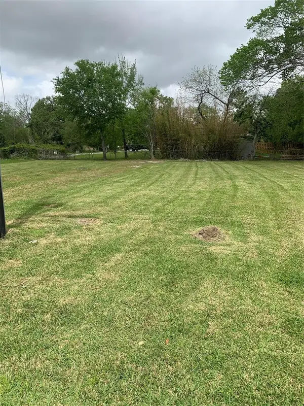 230 Dwire Drive, La Porte, TX 77571