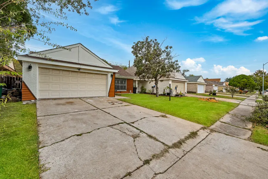 10714 Sherburne Drive, Houston, TX 77072 - Image #2