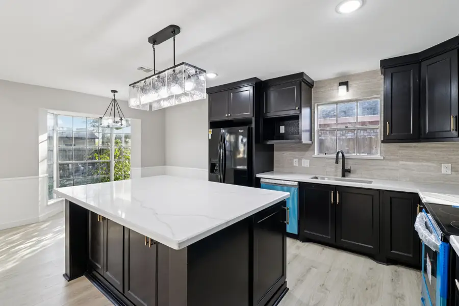 2419 29th Avenue N, Texas City, TX 77590 - Image #2