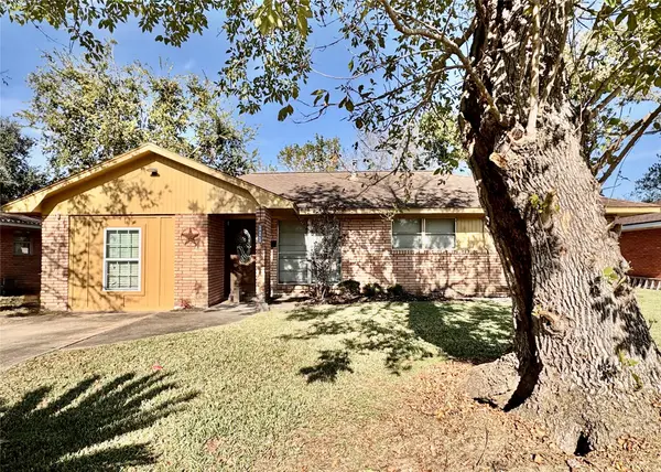 111 Mimosa, Lake Jackson, TX 77566