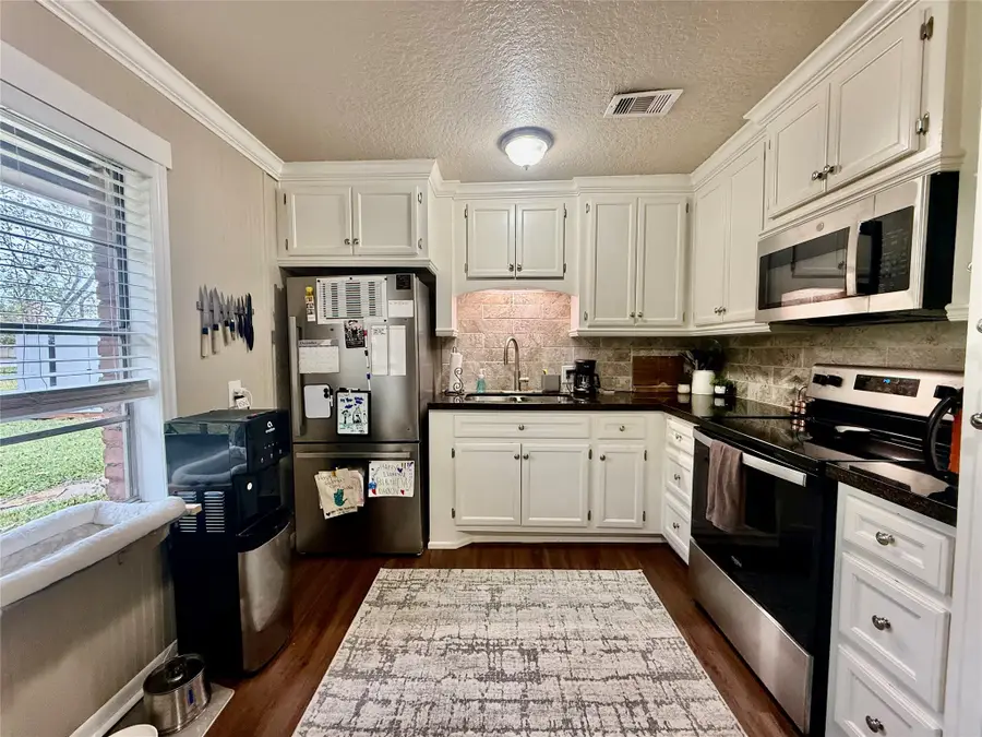 111 Mimosa, Lake Jackson, TX 77566 - Image #2