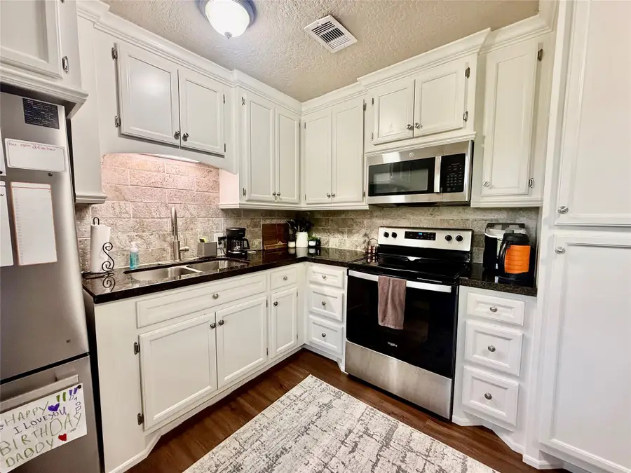 111 Mimosa, Lake Jackson, TX 77566 - Image #3