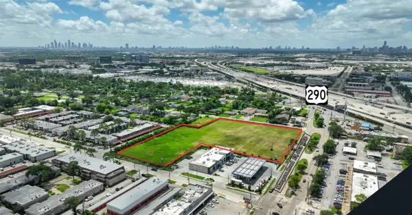 2800 Mangum Road, Houston, TX 77092