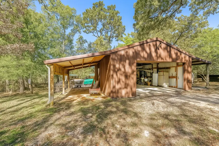 130 Hilltop Lsv Drive, Huntsville, TX 77320 - Image #2