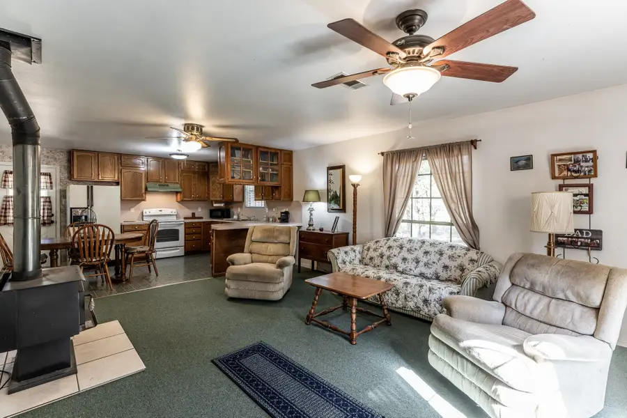 130 Hilltop Lsv Drive, Huntsville, TX 77320 - Image #3