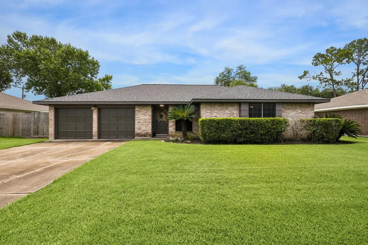 605 Heather Lane, Friendswood, TX 77546 - #1