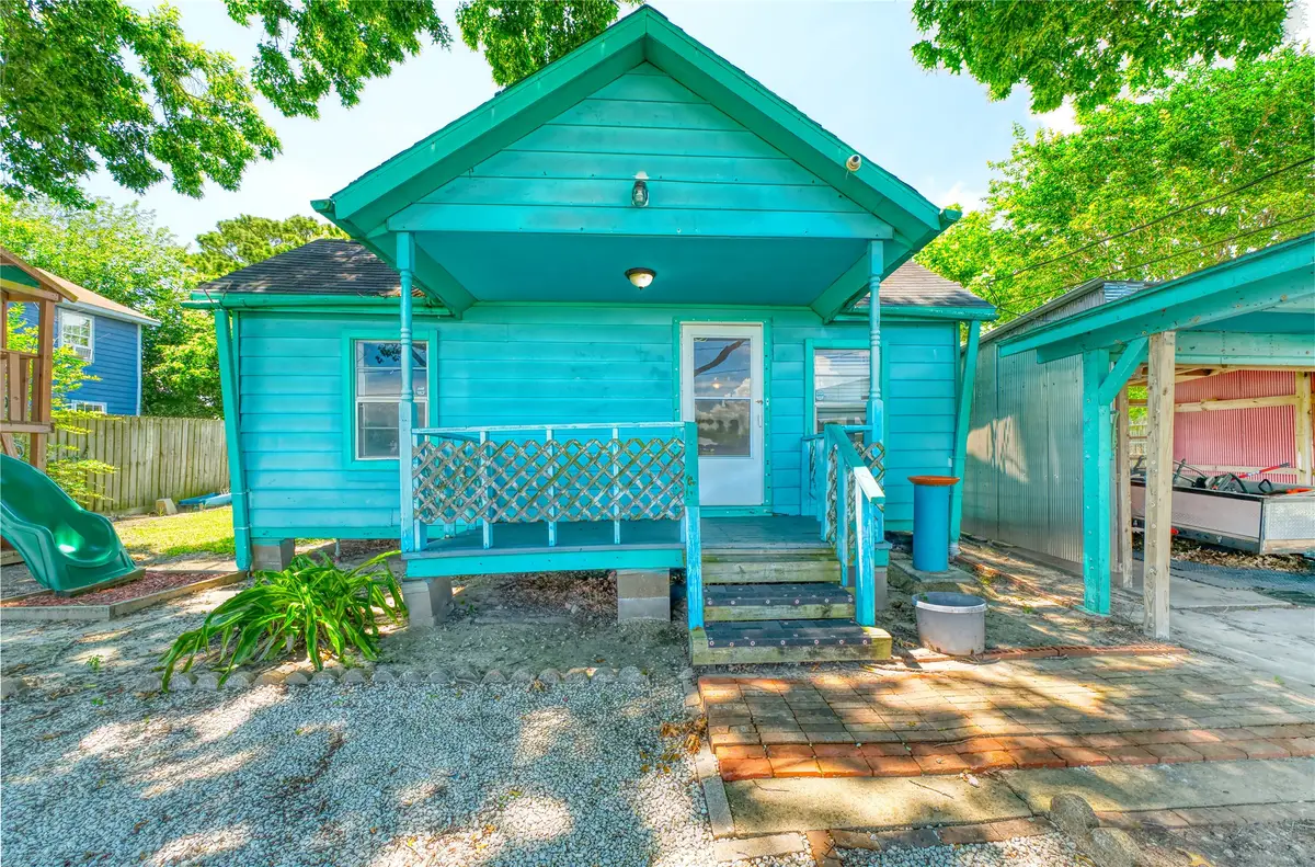 323 Avenue J, Baytown, TX 77520 - #1