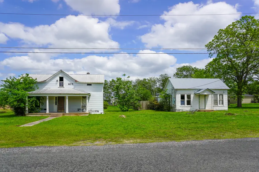 509 S Saint Andrews Street, Weimar, TX 78962 - #2