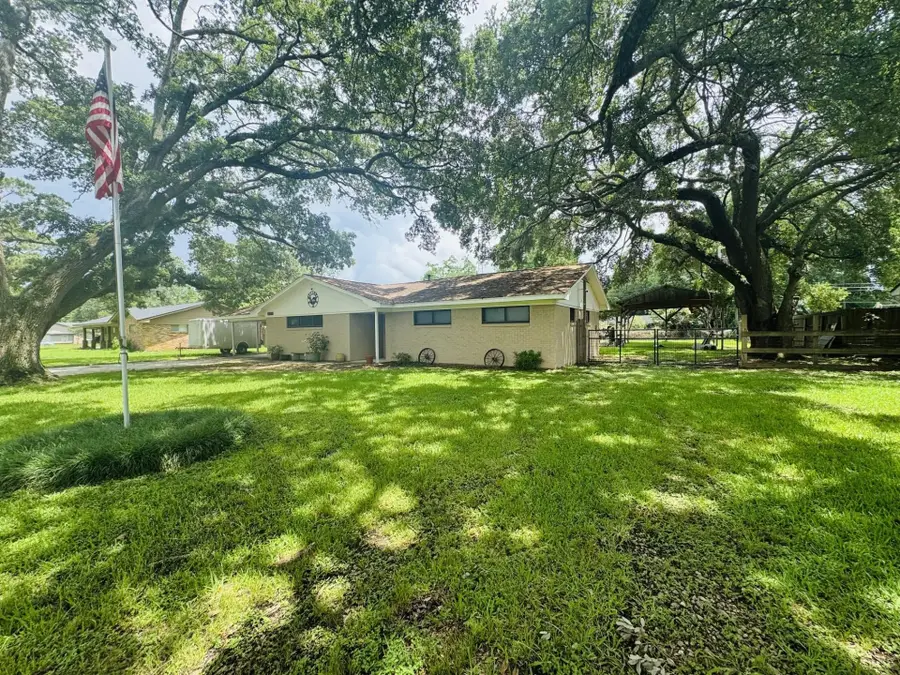 4012 Hillcrest Street, Liberty, TX 77575 - Image #3