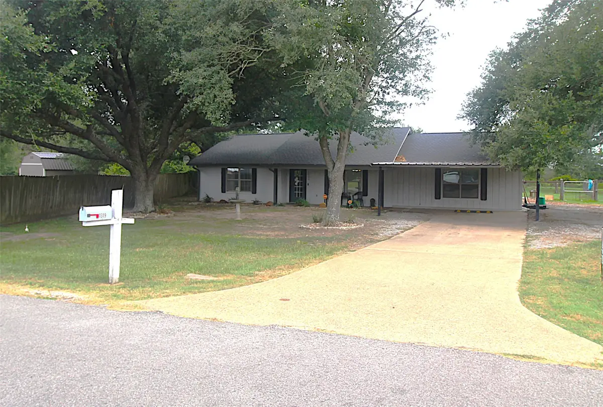 1319 N Tammye Lane W, Madisonville, TX 77864 - #1