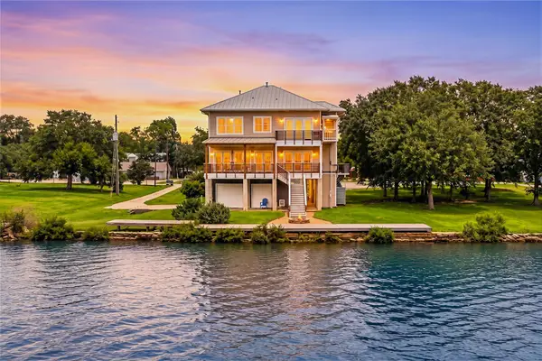 814 Hall Avenue, Seabrook, TX 77586