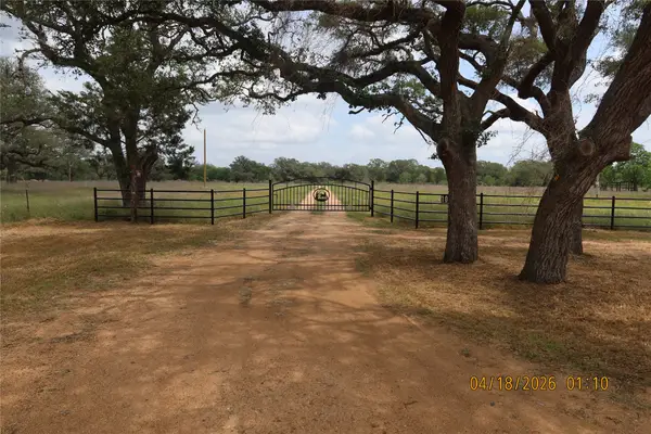 na Rail Head Road, Columbus, TX 78934