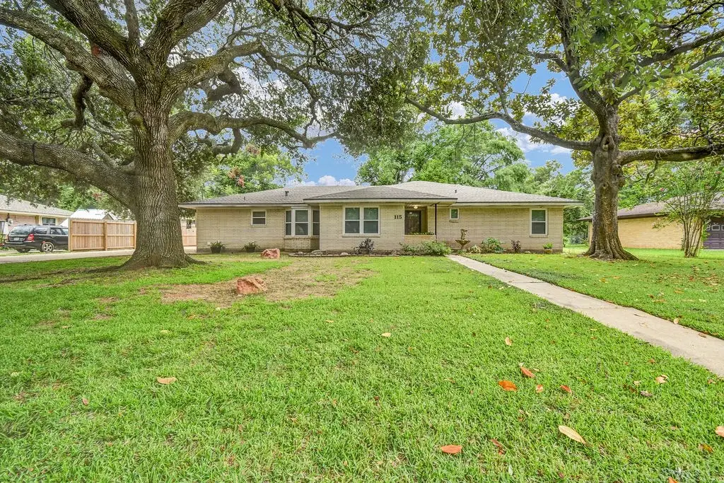 115 Southern Oaks Drive, Lake Jackson, TX 77566 - #1