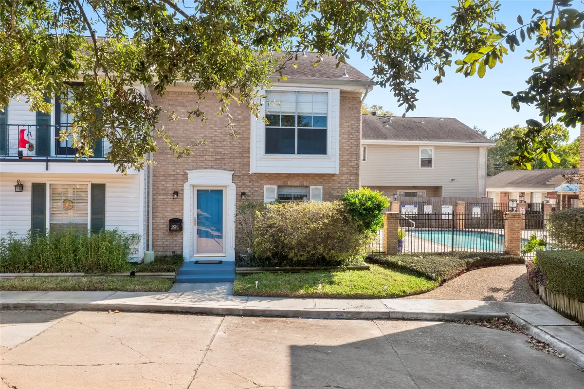 18214 Heritage Lane #8214, Nassau Bay, TX 77058 - Image #1