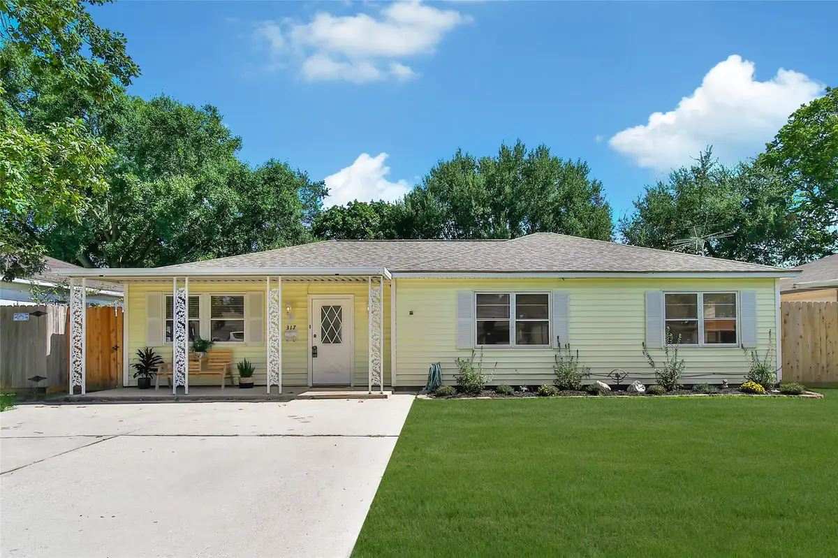 317 S 11th Street, La Porte, TX 77571 - Image #1