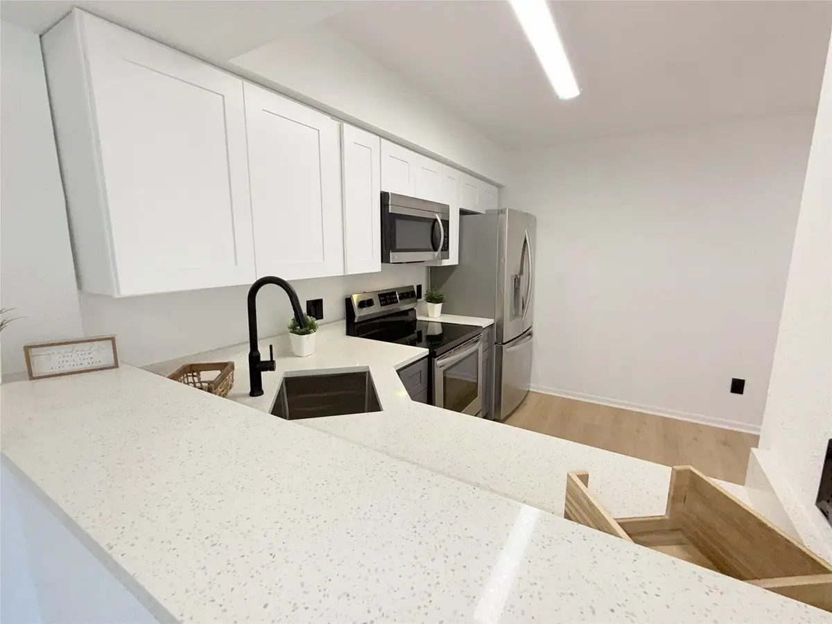 9090 S Braeswood Boulevard #115, Houston, TX 77074 - Image #1