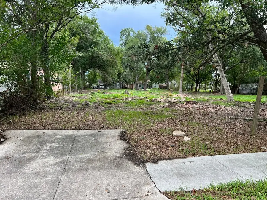 144 W Houston Avenue, Pasadena, TX 77502 - #3