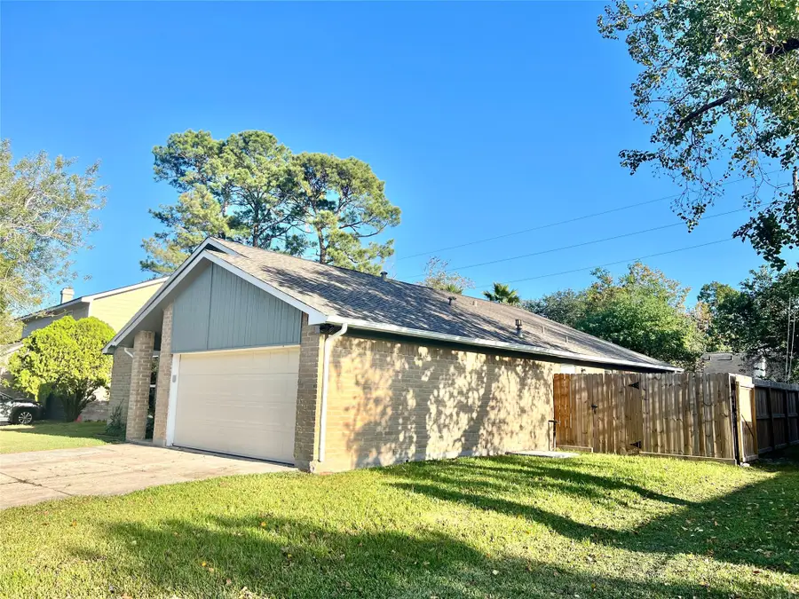 20130 Misty Pines Drive, Humble, TX 77346 - Image #2