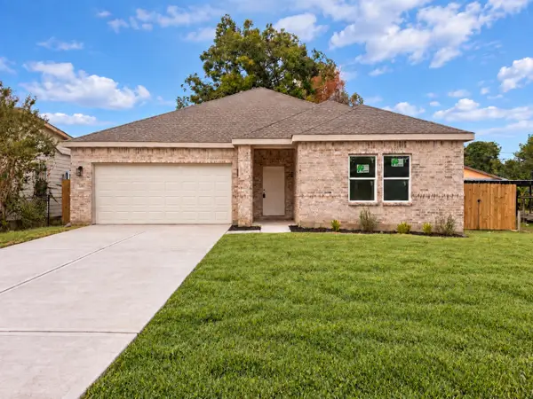 320 Briarwood Drive, Baytown, TX 77520