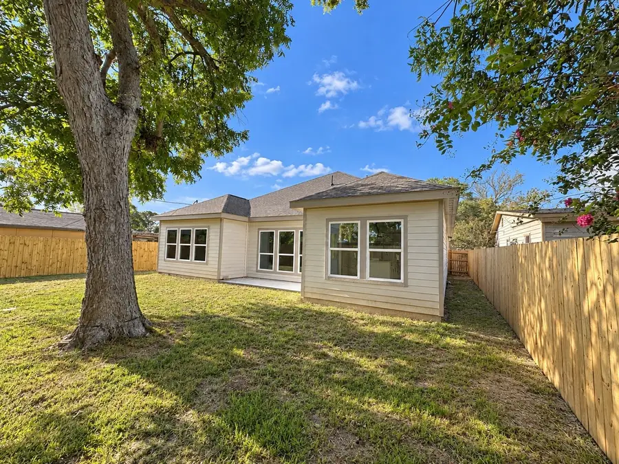320 Briarwood Drive, Baytown, TX 77520 - #2