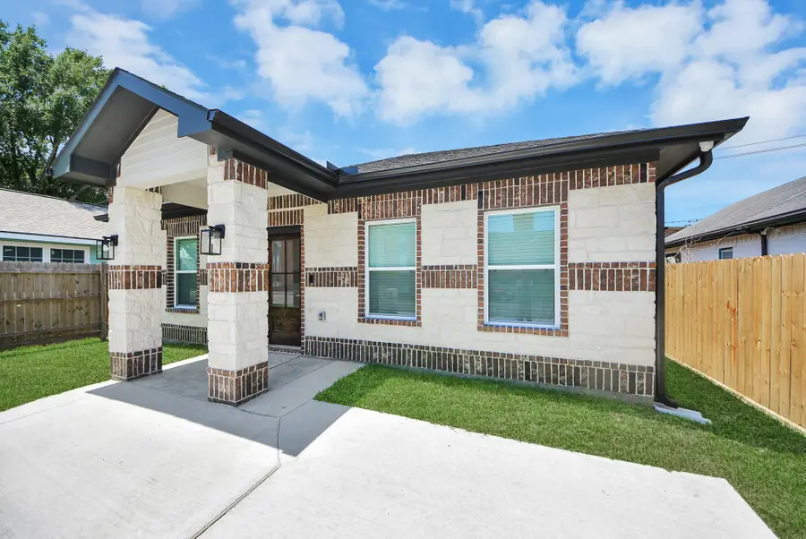 516 Bolster Street, Baytown, TX 77520 - #3