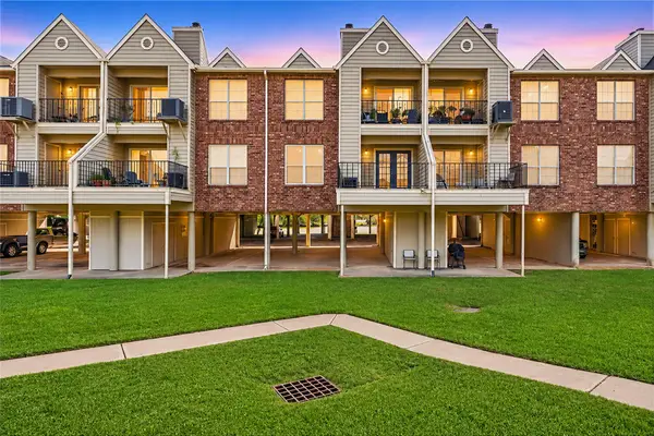 18800 Egret Bay Boulevard #207, Houston, TX 77058