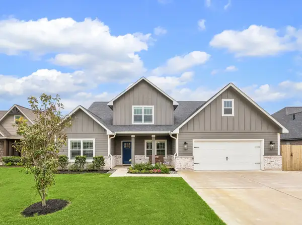 111 Creekside Lane, Lake Jackson, TX 77566