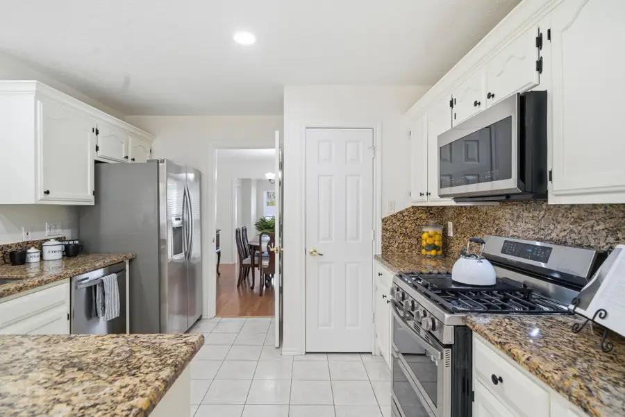 1918 Prairie Creek Drive, Pearland, TX 77581 - Image #2