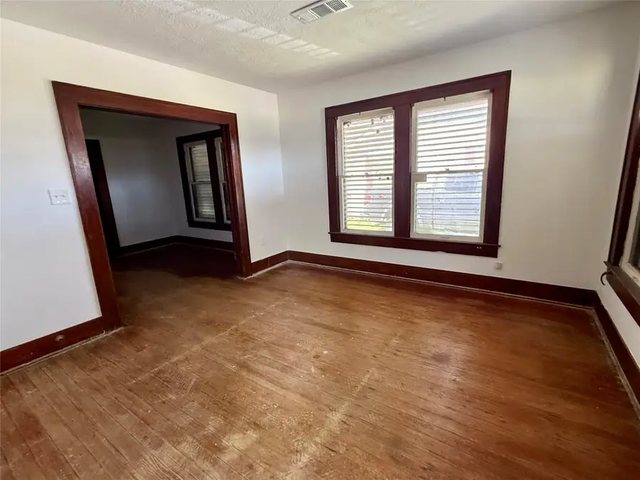 202 S Magnolia Street, Highlands, TX 77562 - #3