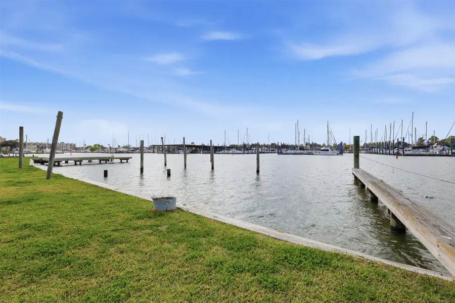 221 Oak Road, Clear Lake Shores, TX 77565 - #3