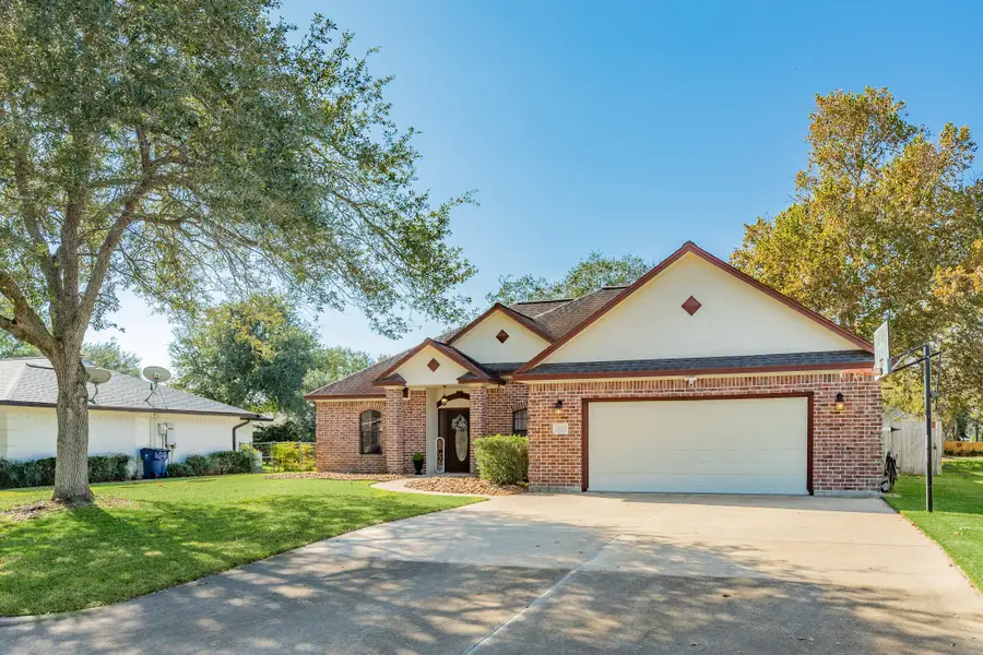 429 N Amherst Drive, West Columbia, TX 77486 - Image #2