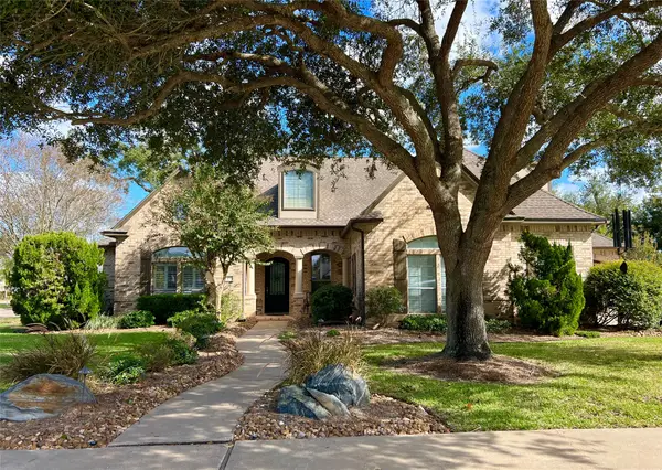 102 Pintail Drive, Clute, TX 77531