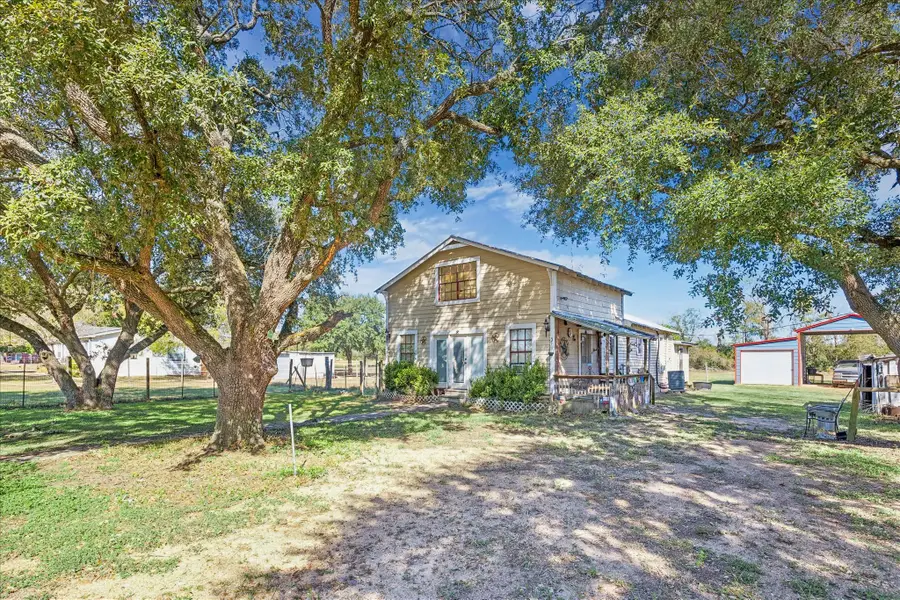 224 Avenue F Street, Sealy, TX 77474 - Image #2