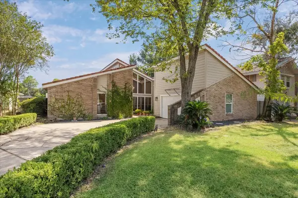 5911 Donwhite Lane, Houston, TX 77088