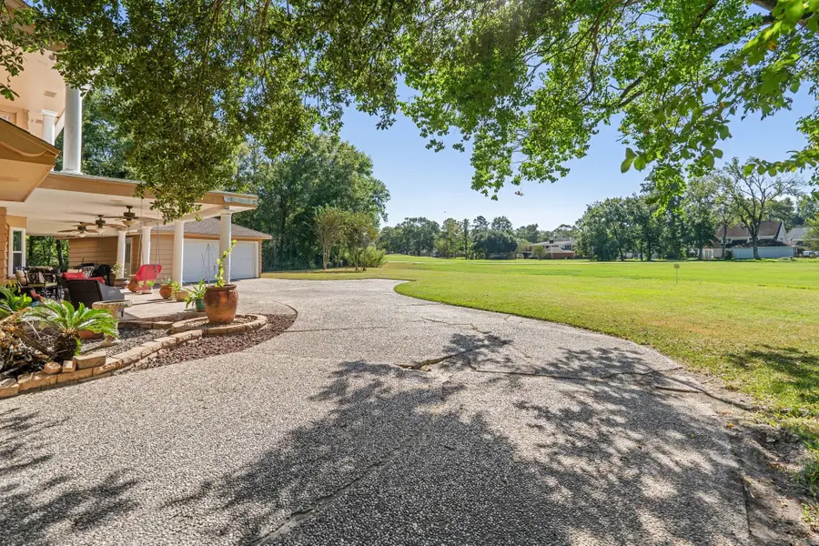 545 Robert E Lee Drive, Conroe, TX 77302 - Image #2