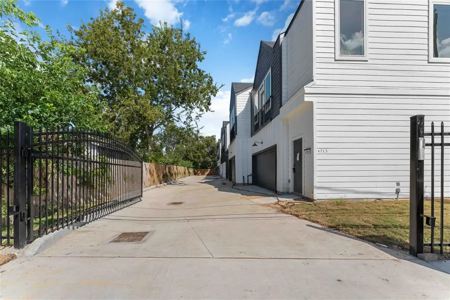 4713 Mallow Street #C/D, Houston, TX 77033 - #2