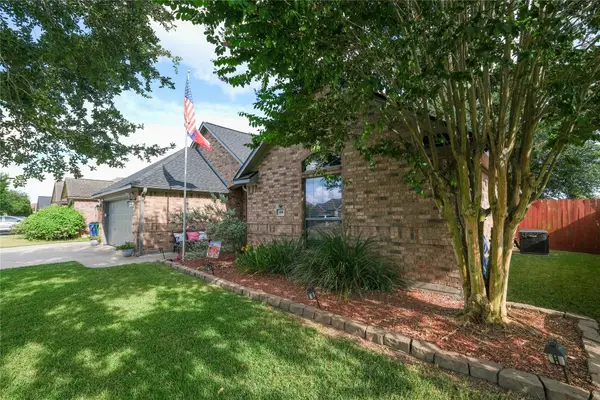 104 Hummingbird Court, Richwood, TX 77566