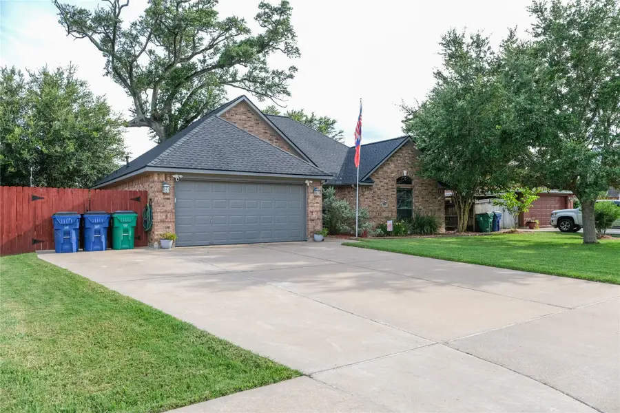 104 Hummingbird Court, Richwood, TX 77566 - #2