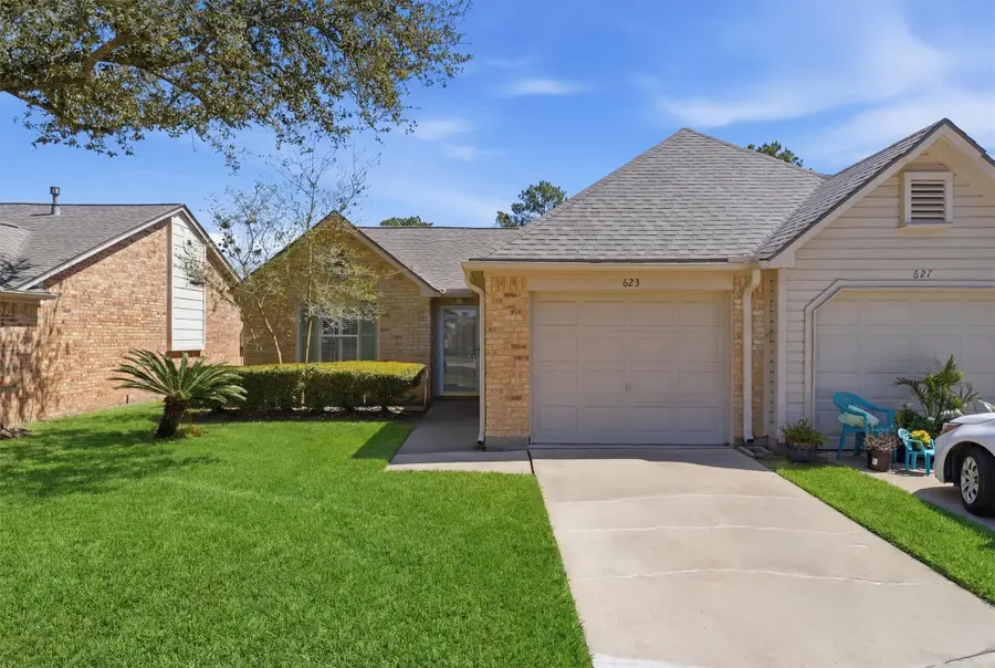 623 E Country Grove Circle, Pearland, TX 77584 - #2