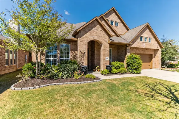 208 Woodside Court, Clute, TX 77531