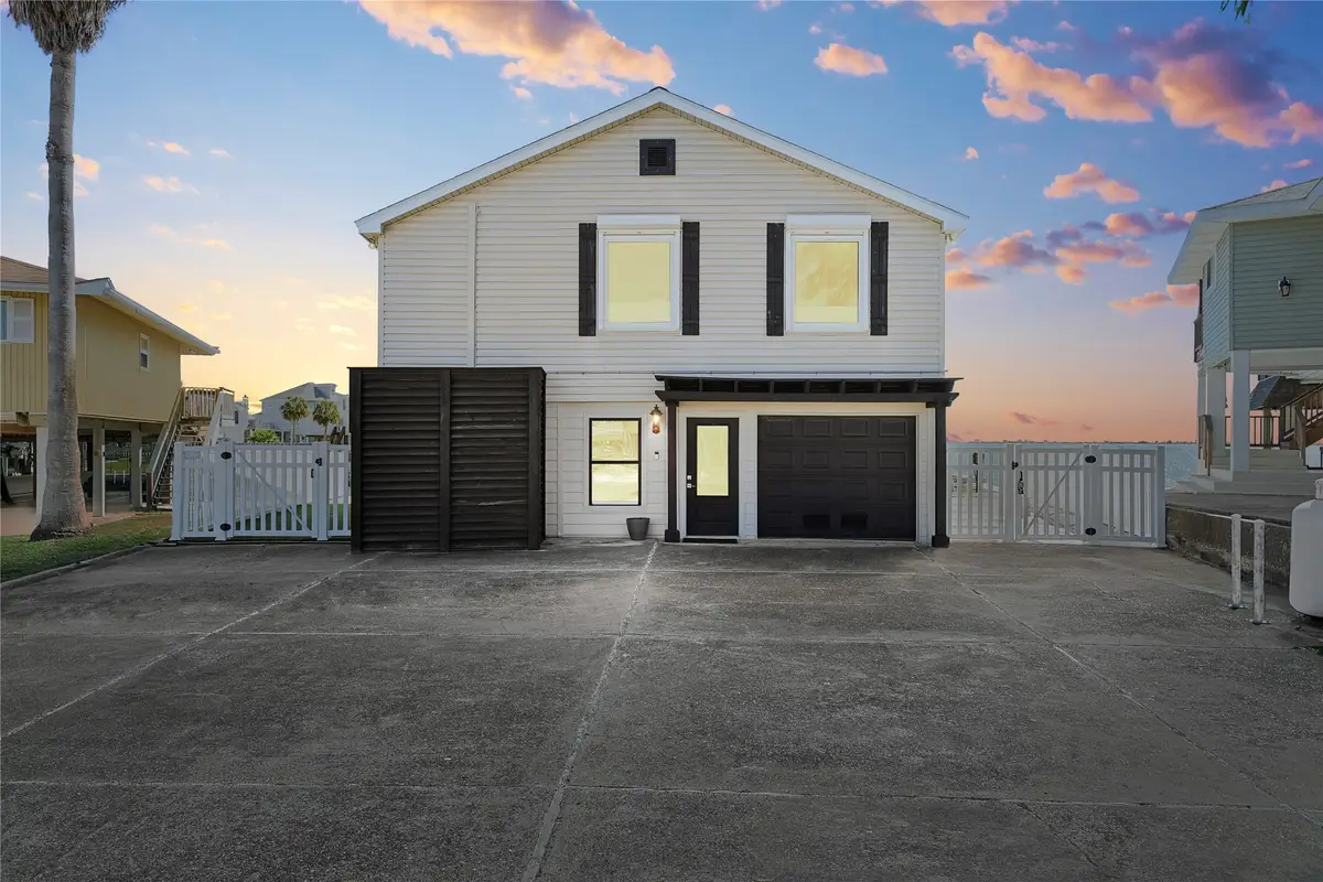 130 Tamana Drive, Tiki Island, TX 77554 - Image #1