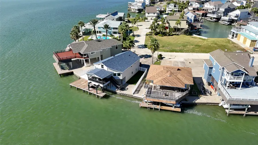 130 Tamana Drive, Tiki Island, TX 77554 - Image #3