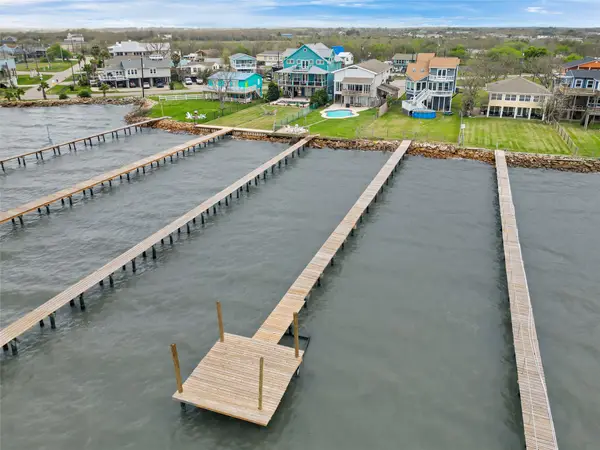 1547 John Street, Dickinson, TX 77539