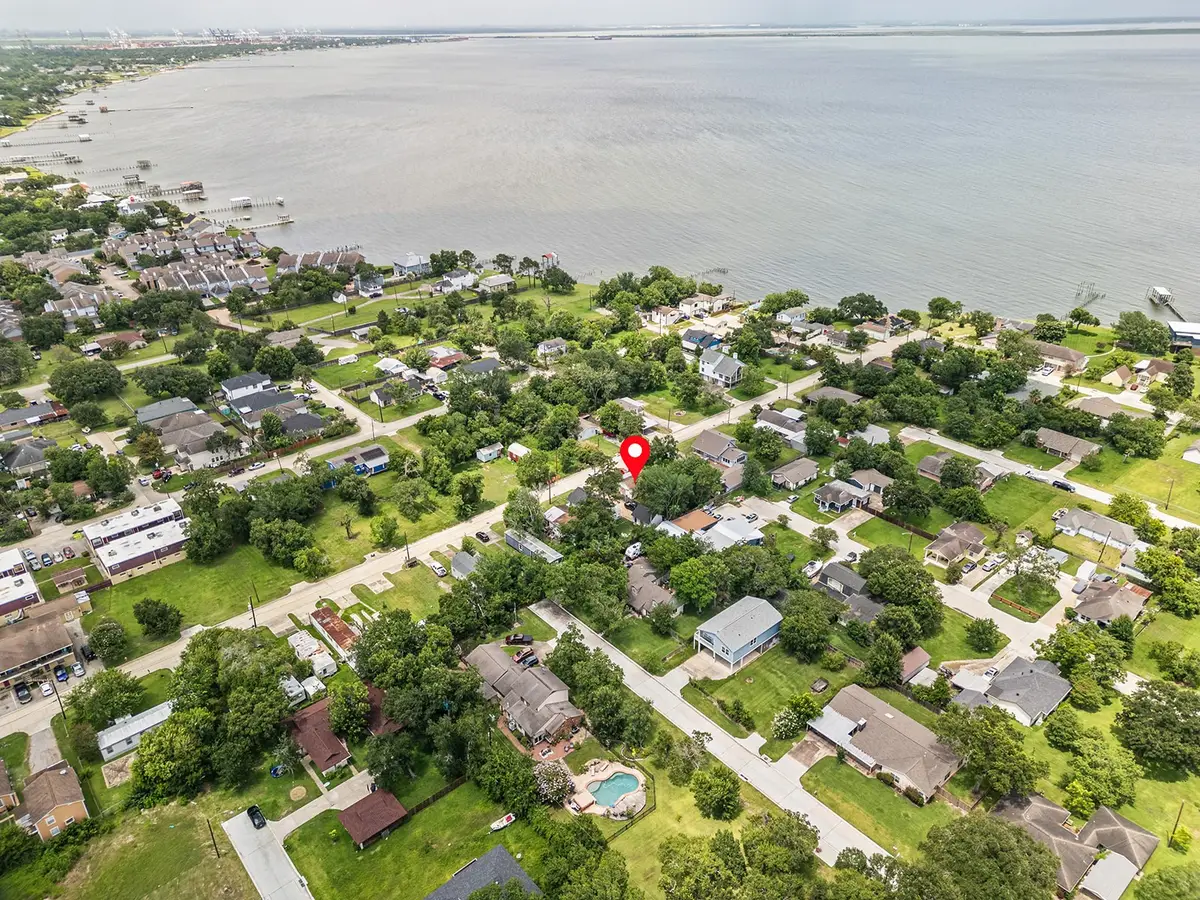 135 Pine Bluff Street, La Porte, TX 77571 - #1