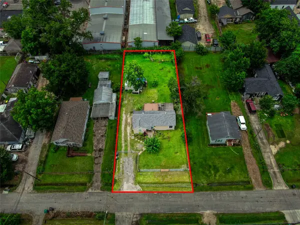 906 Woodcrest Drive, Houston, TX 77018