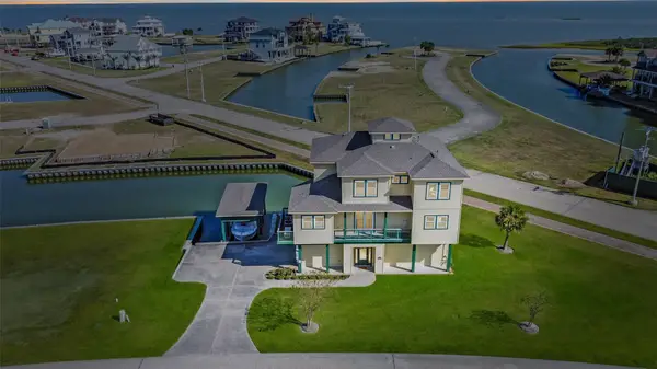 1 Loggerhead, Hitchcock, TX 77563