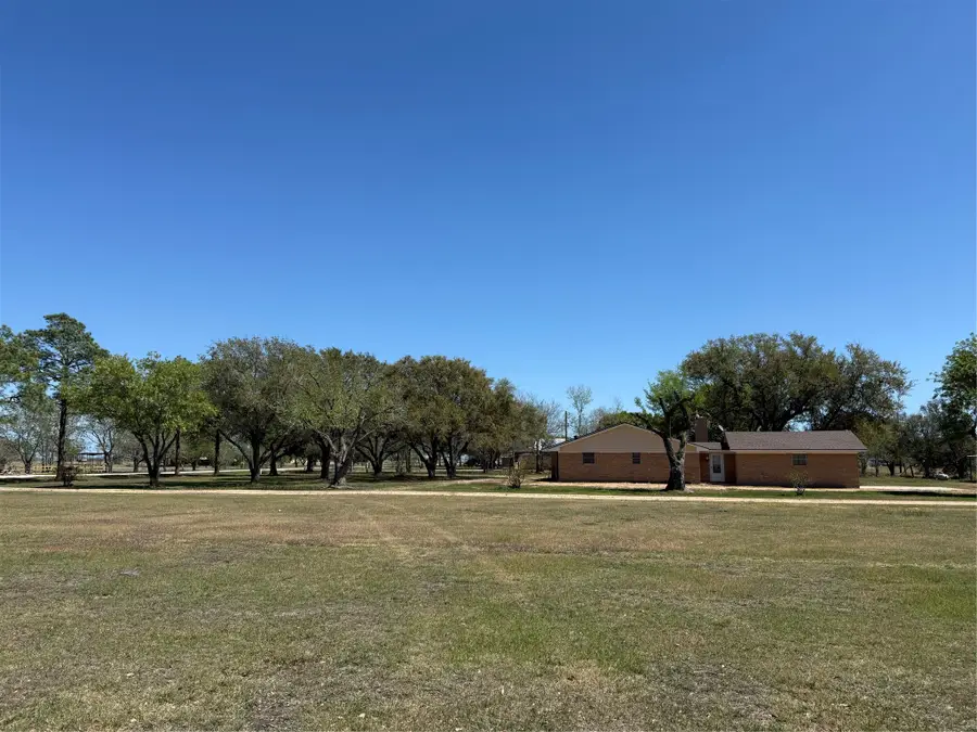285 Meadowview Drive, El Campo, TX 77437 - #2