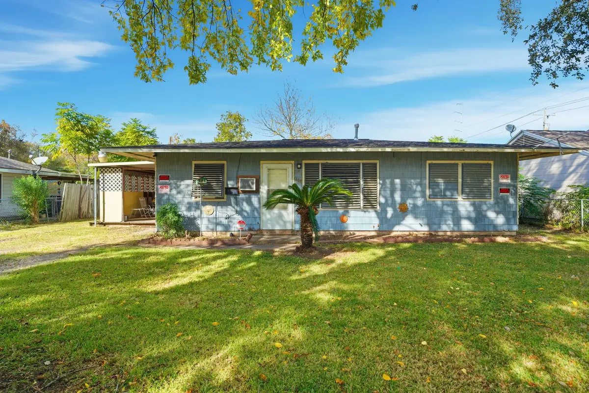 402 Bluebonnet Drive, La Marque, TX 77568 - Image #1